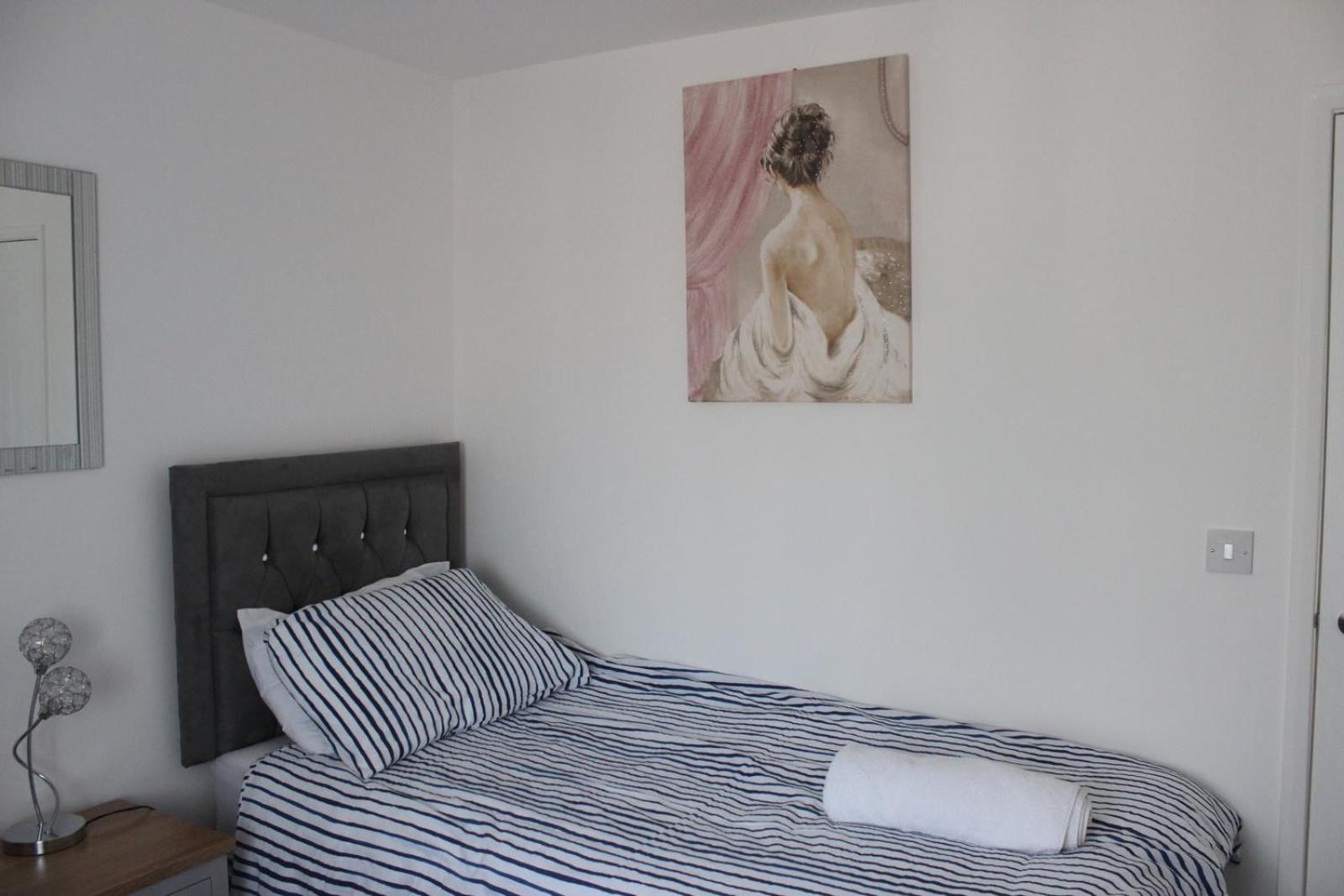 Exquisite And Modern 2 Bed Maisonette Harmondsworth Exterior photo