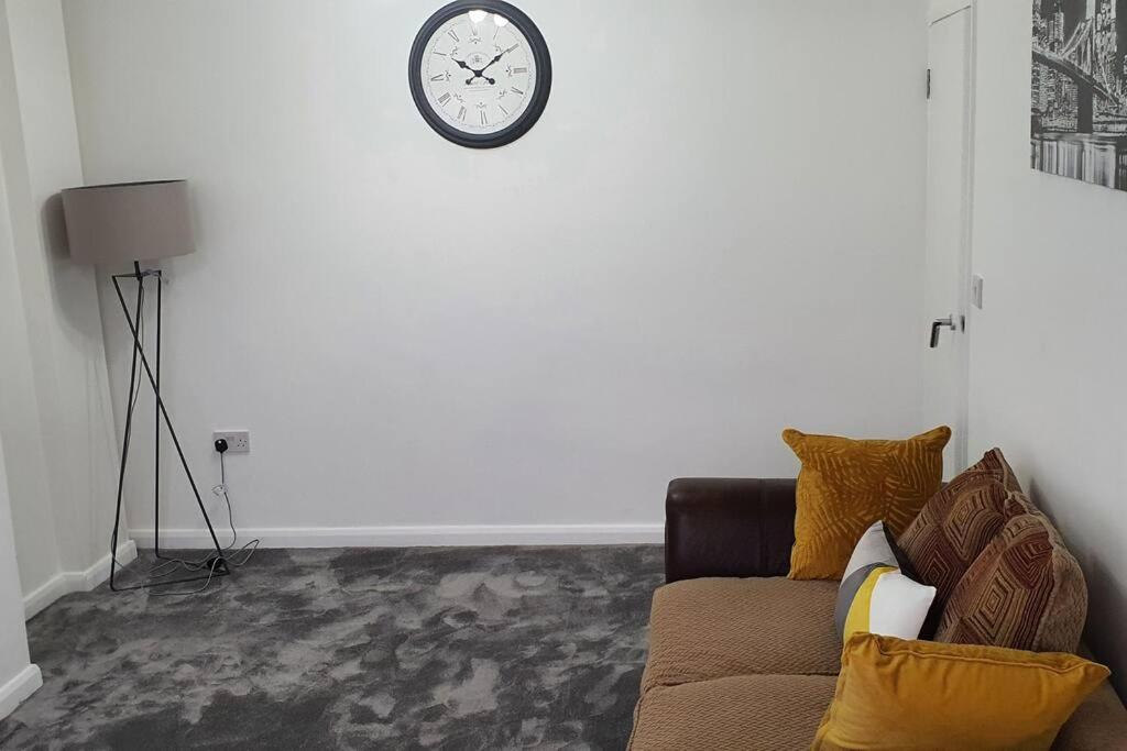 Exquisite And Modern 2 Bed Maisonette Harmondsworth Exterior photo