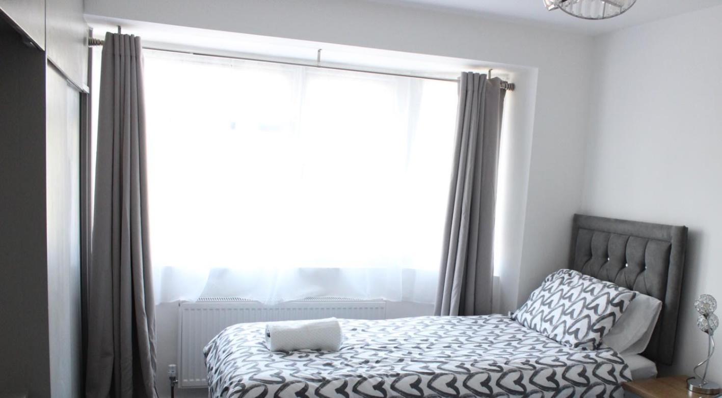 Exquisite And Modern 2 Bed Maisonette Harmondsworth Exterior photo